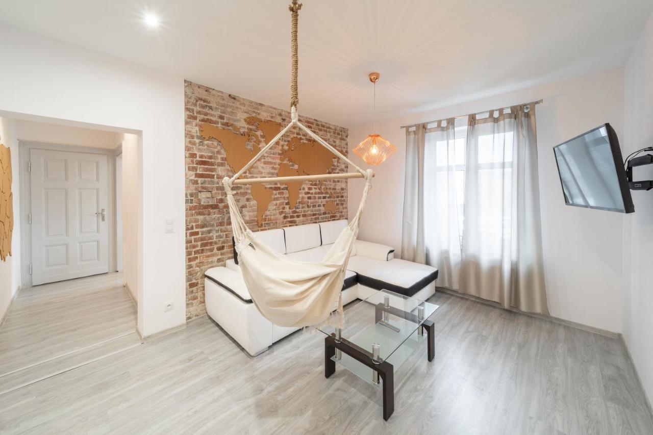 Around The World Vision Apartment - Centrum Opole Buitenkant foto