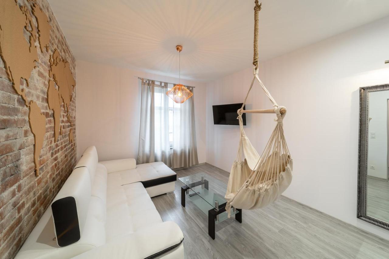 Around The World Vision Apartment - Centrum Opole Buitenkant foto